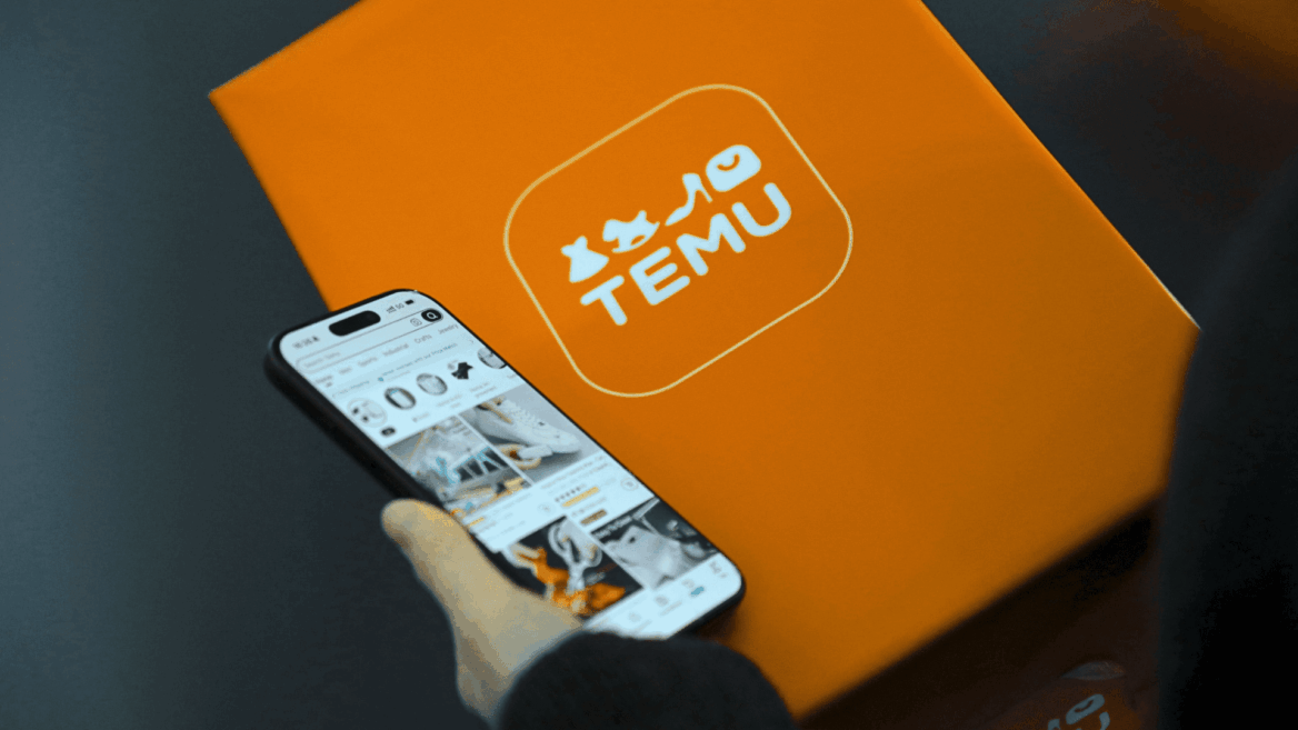 caja temu naranja y app en smartphone
