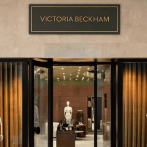 boutique victoria beckham de lujo con escaparate elegante