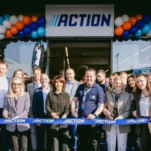 inauguration du magasin action et coupe du ruban