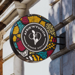 enseigne ronde afrik’n’fusion sur façade ancienne