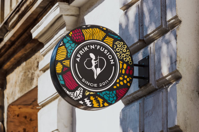 enseigne ronde afrik’n’fusion sur façade ancienne