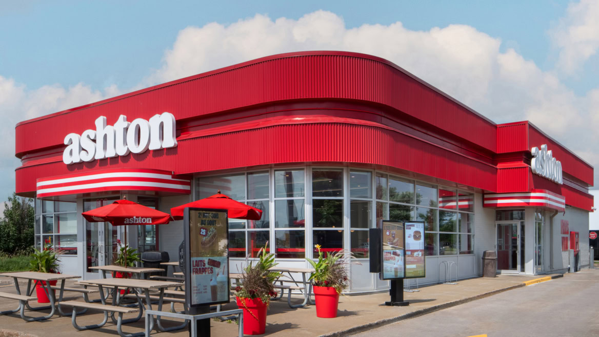 restaurant ashton rouge avec terrasse ensoleillée