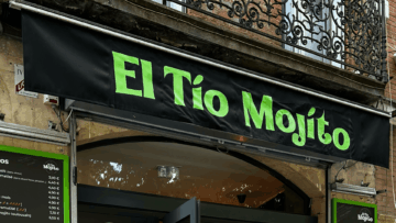 façade de bar mojito à enseigne néon