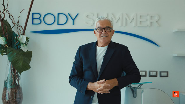 ritratto di imprenditore in ufficio body summer