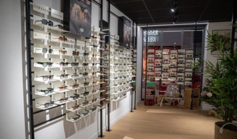 boutique de lunettes moderne et Élégante