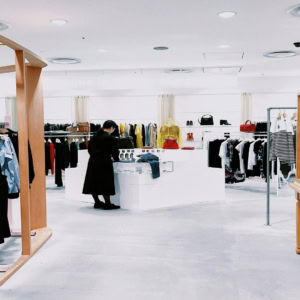boutique de mode moderne et lumineuse