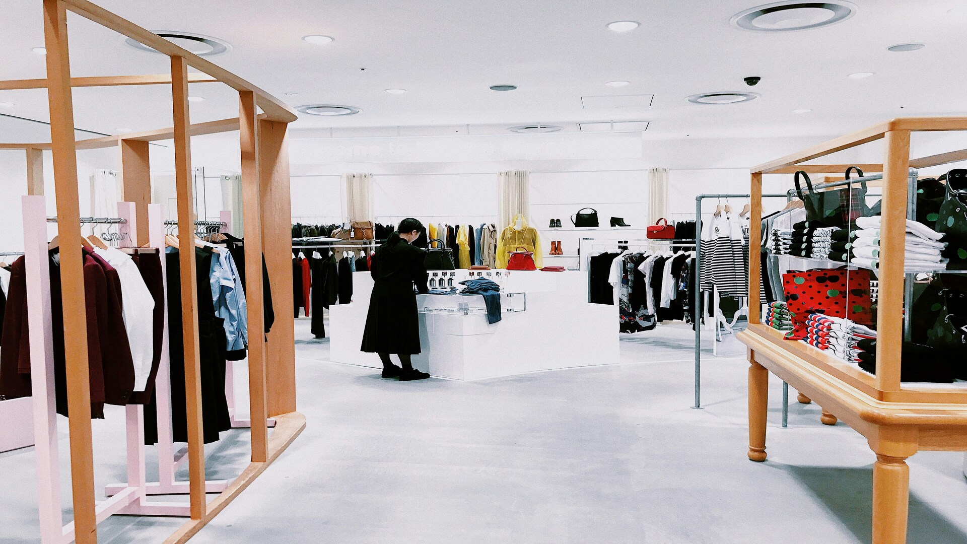 boutique de mode moderne et lumineuse