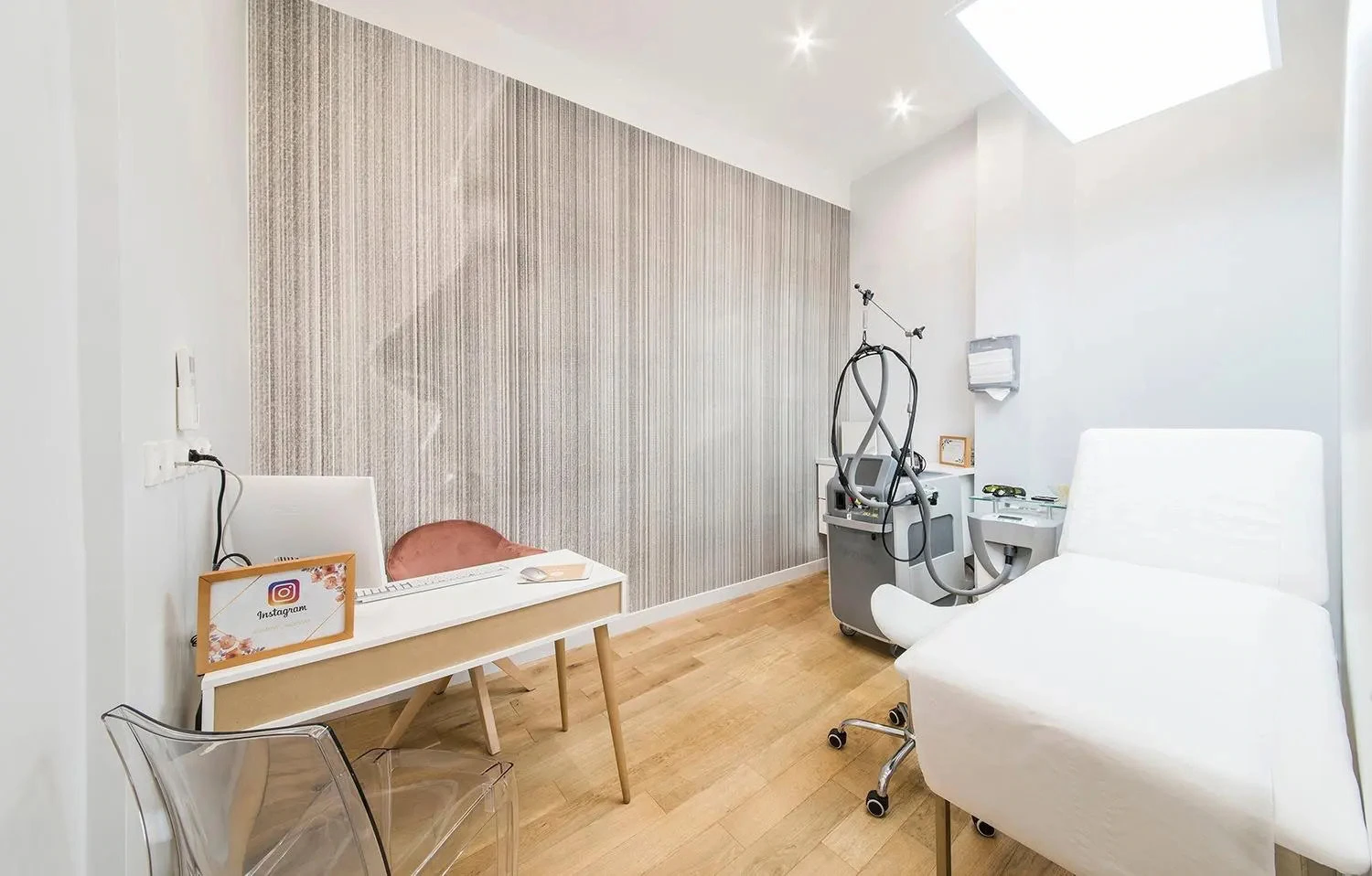 cabinet de soins moderne et lumineux