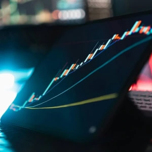 grafico finanziario in crescita su laptop