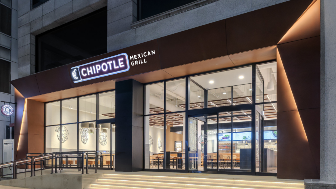 chipotle moderne illuminé de nuit