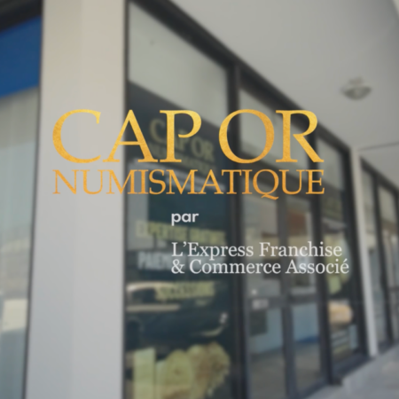 vitrine de numismatique en galerie moderne
