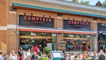 restaurant libanais comptoir libanais avec terrasse animée