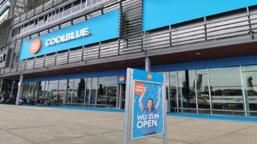 façade coolblue avec panneau « nous sommes ouverts »