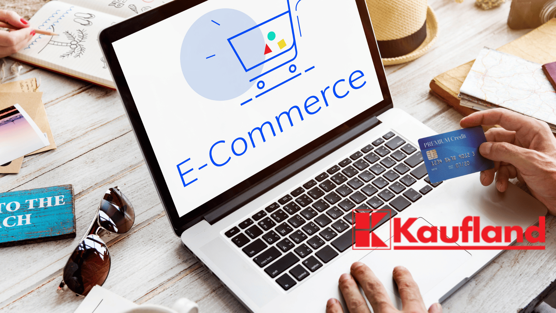 e commerce en laptop con tarjeta de crédito