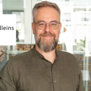 porträt eines it experten im modernen büro