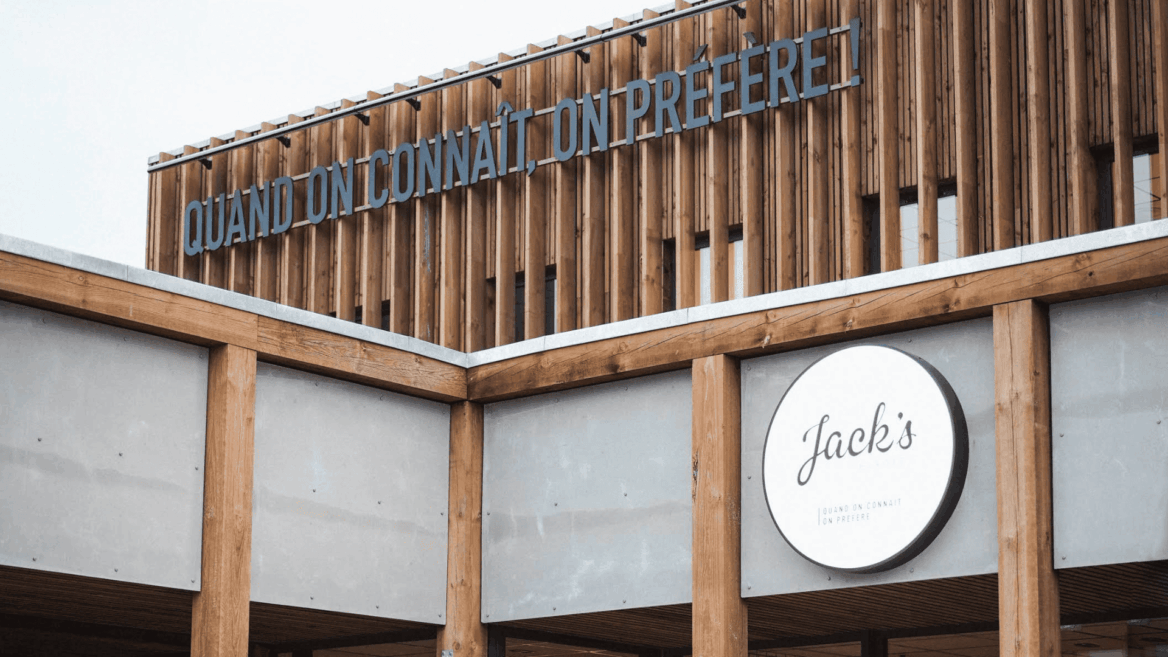 façade en bois jack’s et enseigne lumineuse