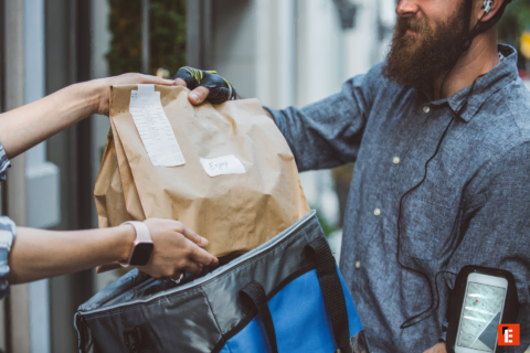 livraison de repas : remise du sac