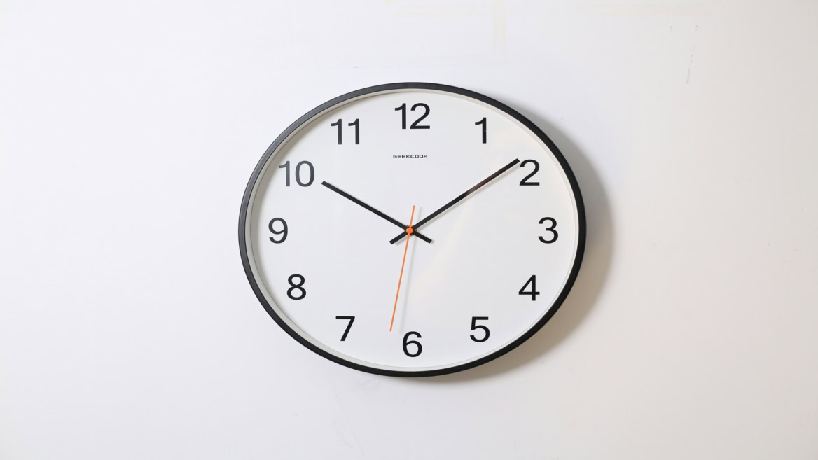 horloge murale moderne noir et blanc minimaliste