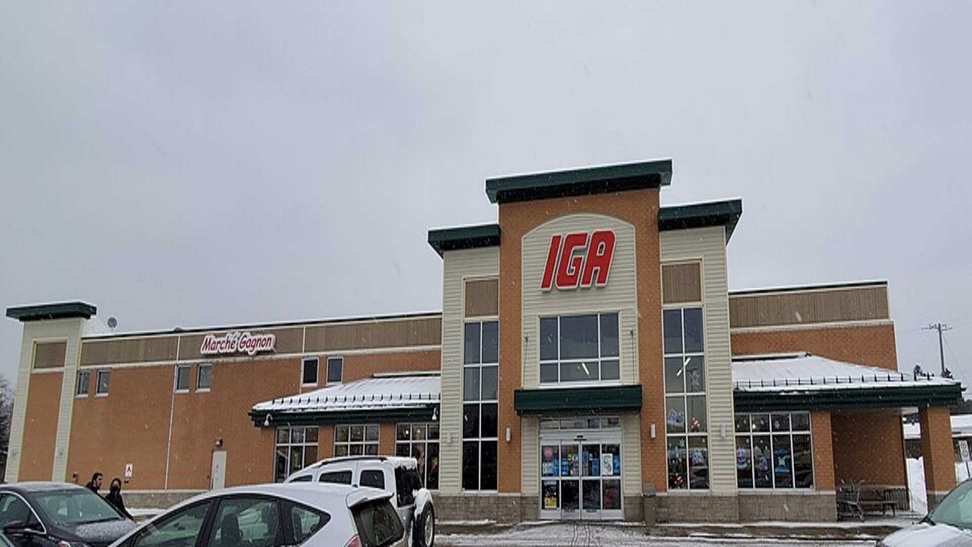 iga marché gagnon : Épicerie enneigée en hiver