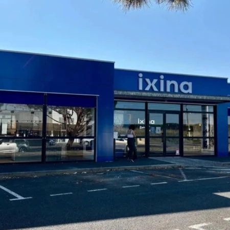 façade bleue ixina, magasin de cuisines moderne