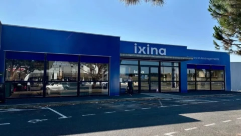 façade bleue ixina, magasin de cuisines moderne