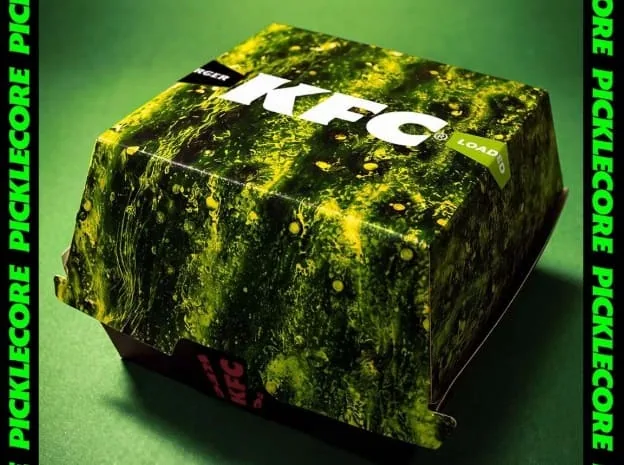caja kfc verde picklecore con logo blanco