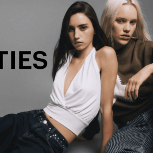 campaña lefties: dos modelos en estudio gris