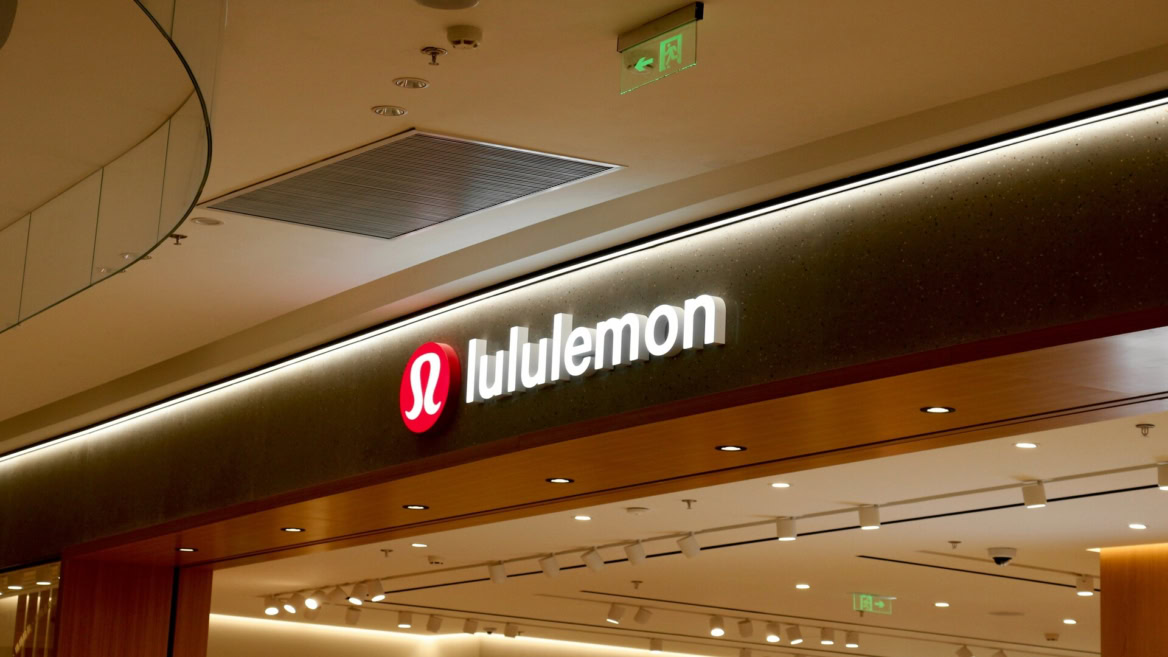 entrée lululemon moderne en centre commercial