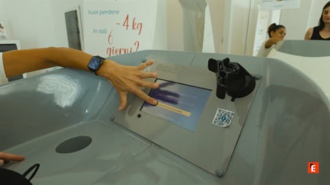 macchina body composition con touchscreen in clinica wellness