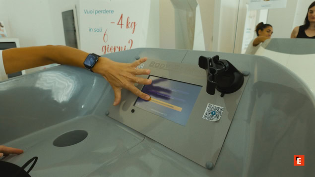 macchina body composition con touchscreen in clinica wellness