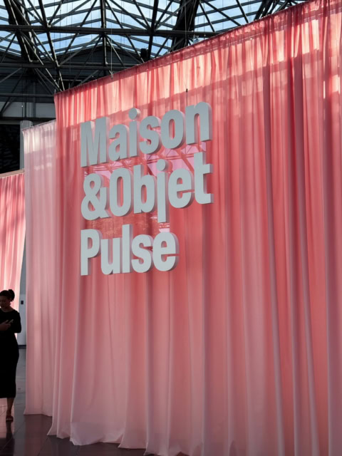 maison & objet pulse : rideau rose d’exposition