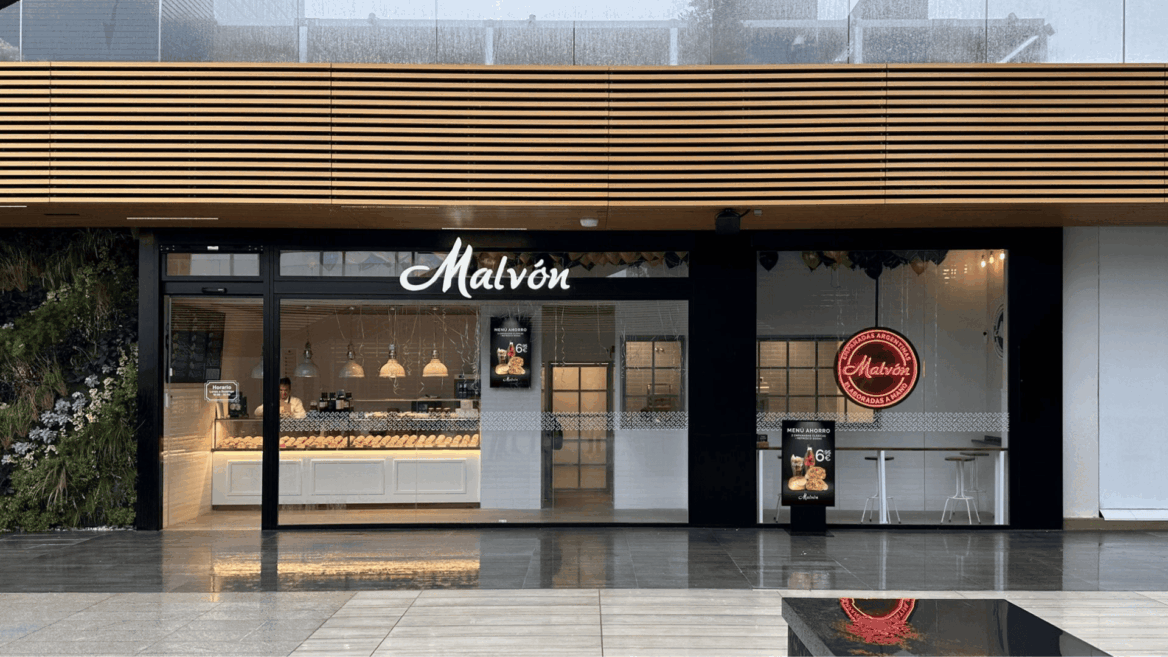 fachada moderna de la cafetería malvón