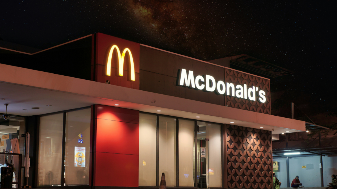mcdonald’s de nacht unter sternenhimmel