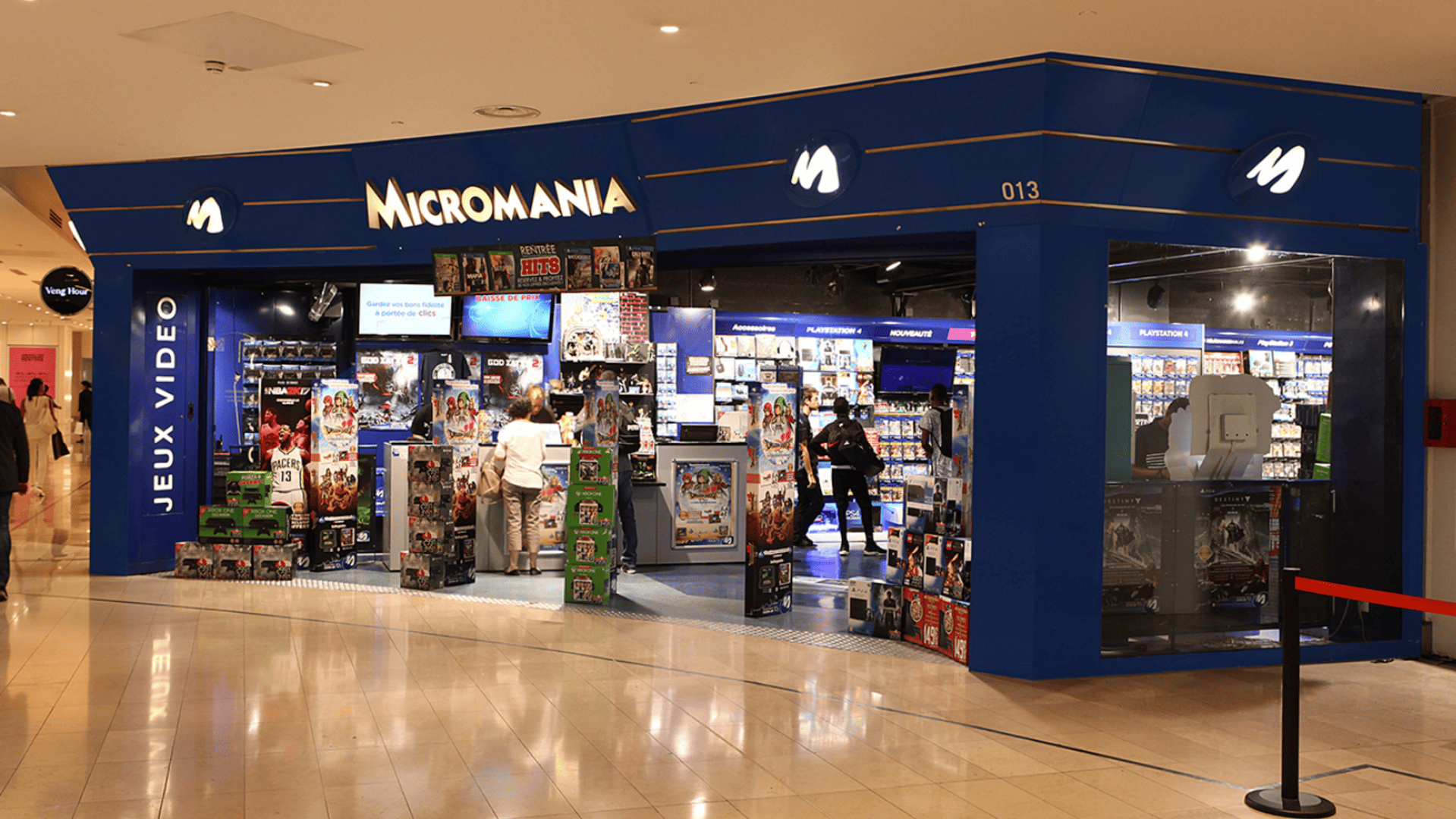 façade micromania en centre commercial