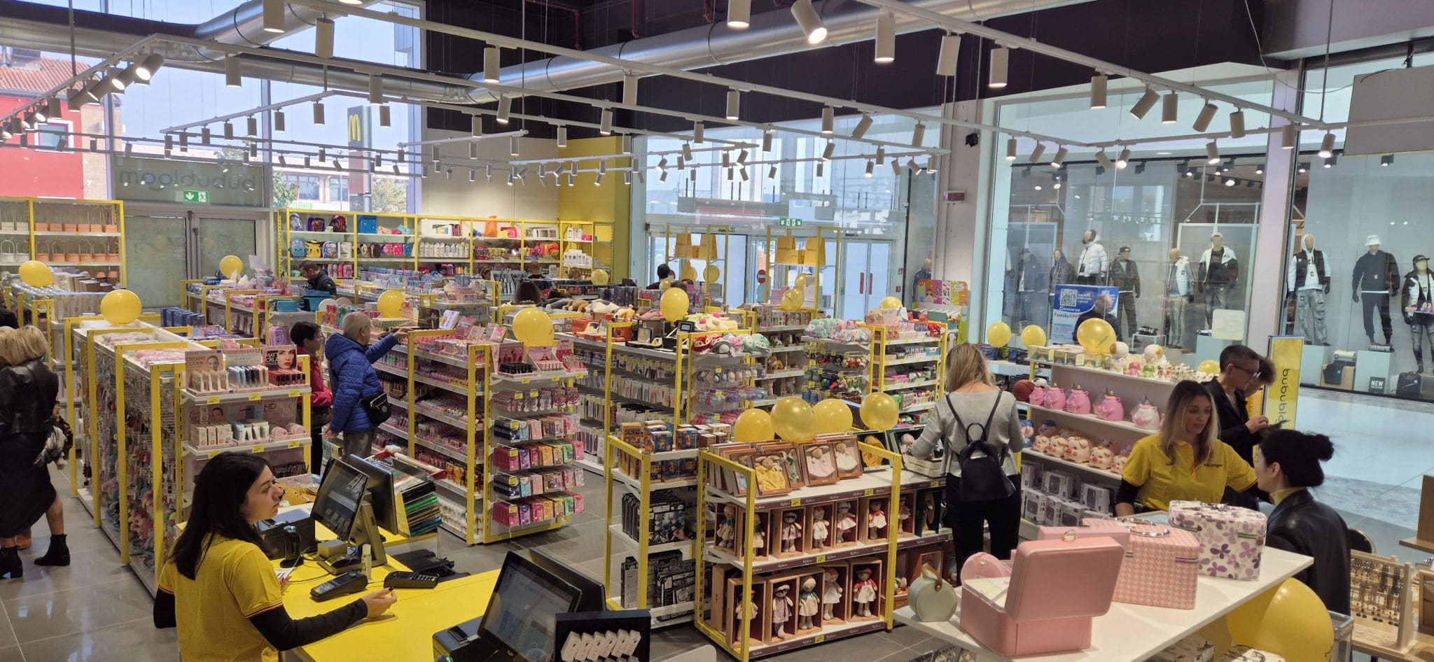 negozio regali e cosmetici in centro commerciale