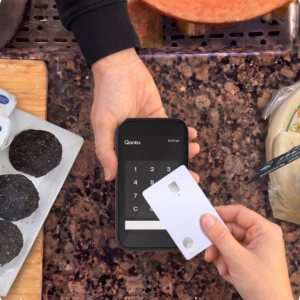 paiement sans contact chez le primeur avec qonto