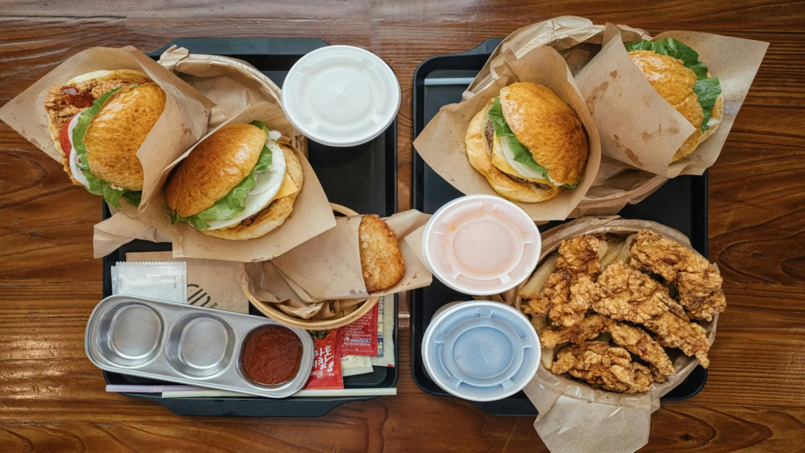 plateau gourmand : burgers et poulet frit