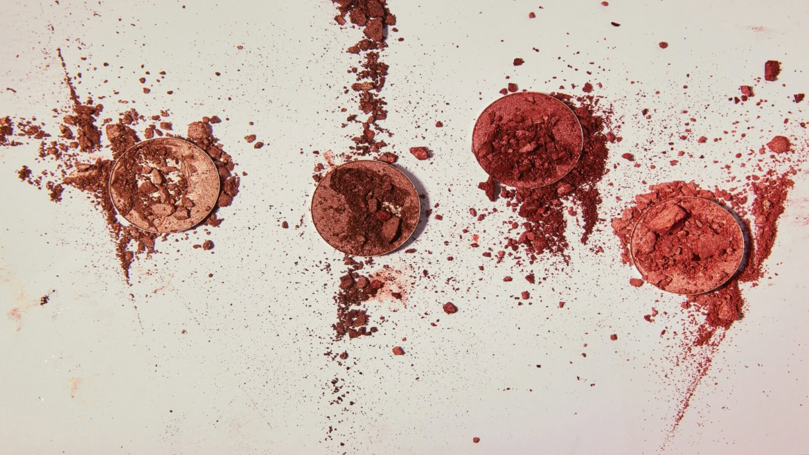 palette d’ombres cassées aux paillettes cuivrées et rouges