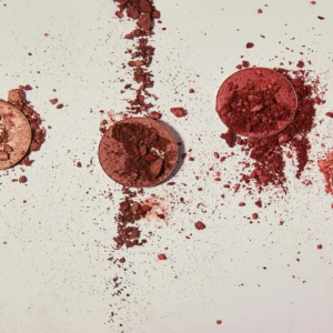 palette d’ombres cassées aux paillettes cuivrées et rouges