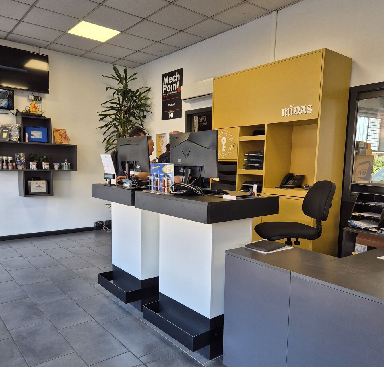 reception midas, banco accoglienza moderno