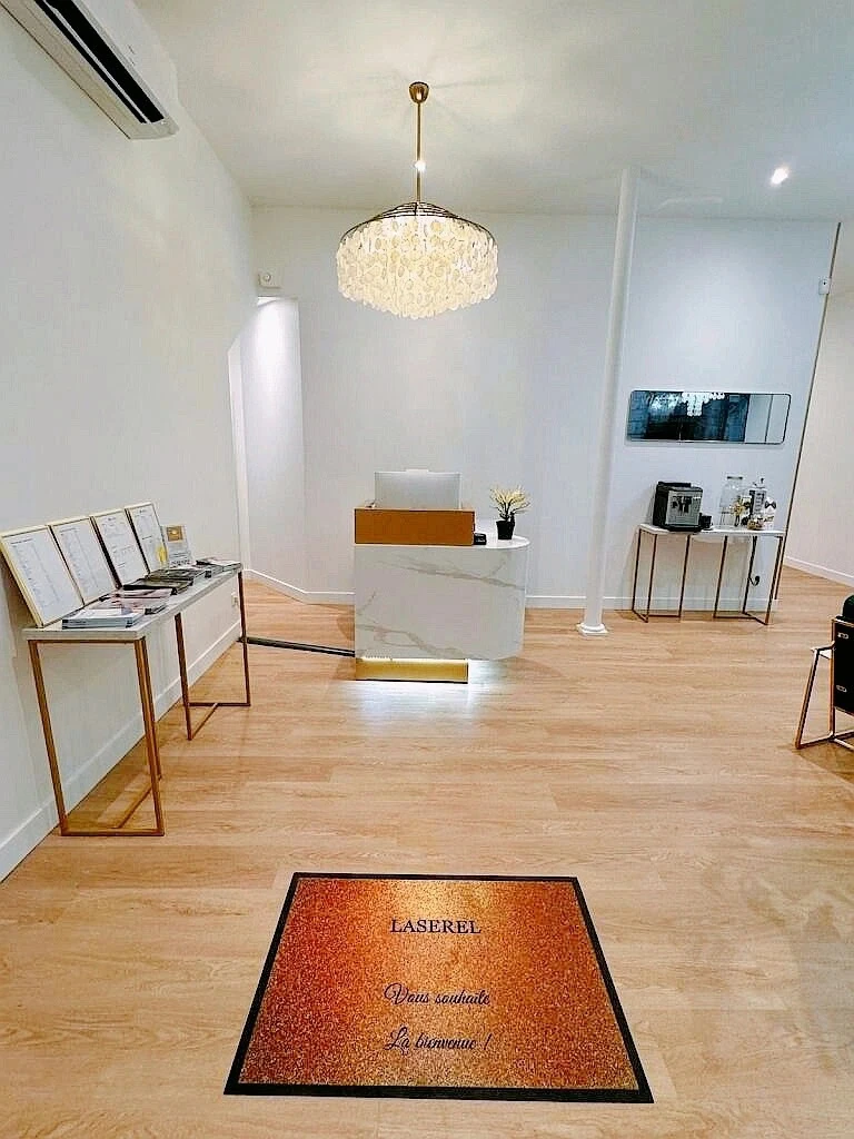 réception moderne laserel, clinique esthétique lumineuse