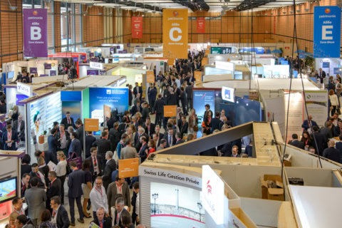 salon de la finance : hall d’exposition bondé