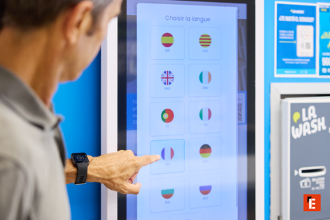 sélection de langue sur borne tactile