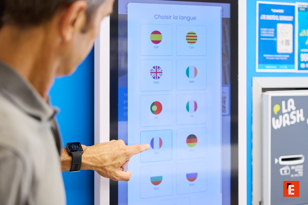 sélection de langue sur borne tactile