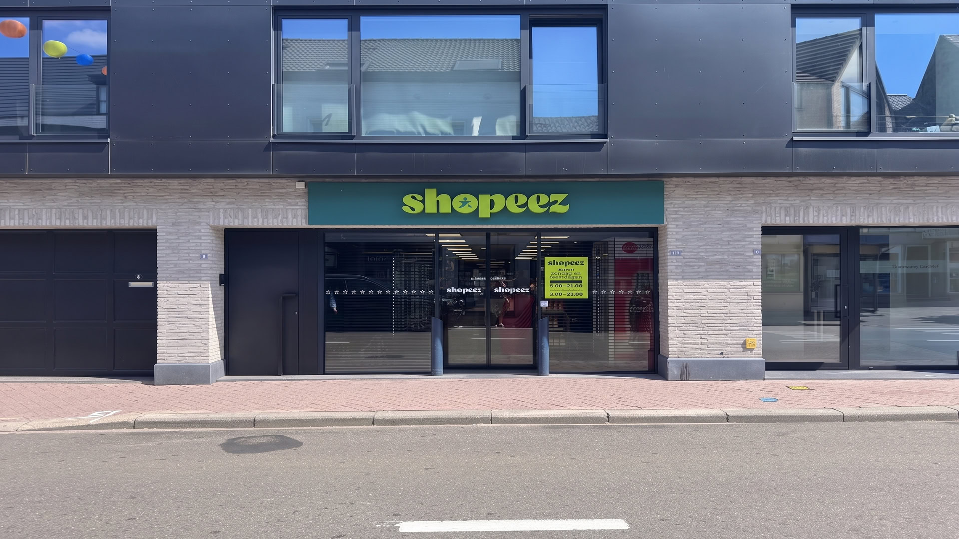 façade moderne de la boutique shopeez