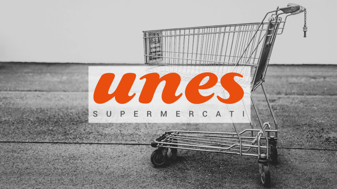 carrello della spesa unes, logo arancione in b/n