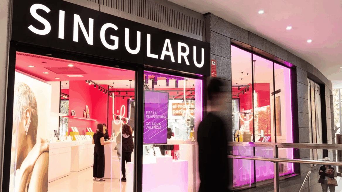 boutique singularu en centro comercial, luces rosas