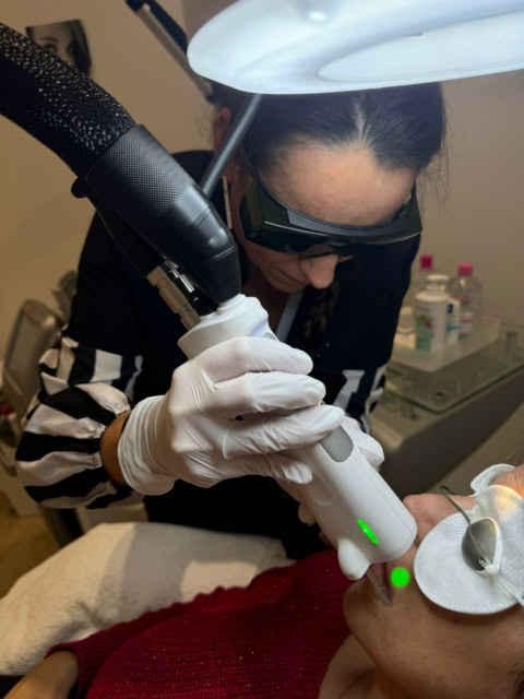 soin laser du visage en clinique esthétique