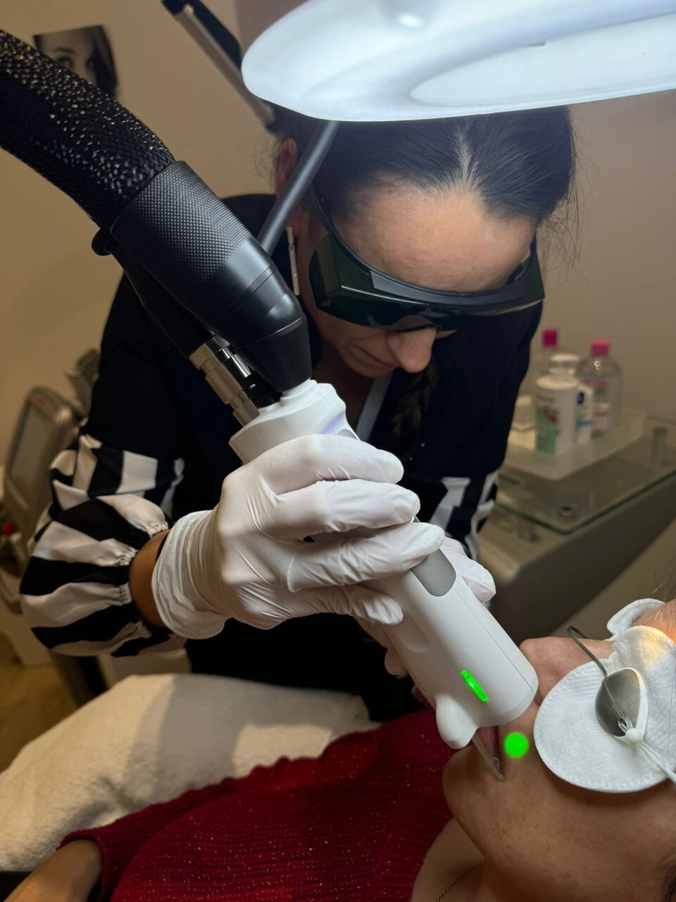 soin laser du visage en clinique esthétique