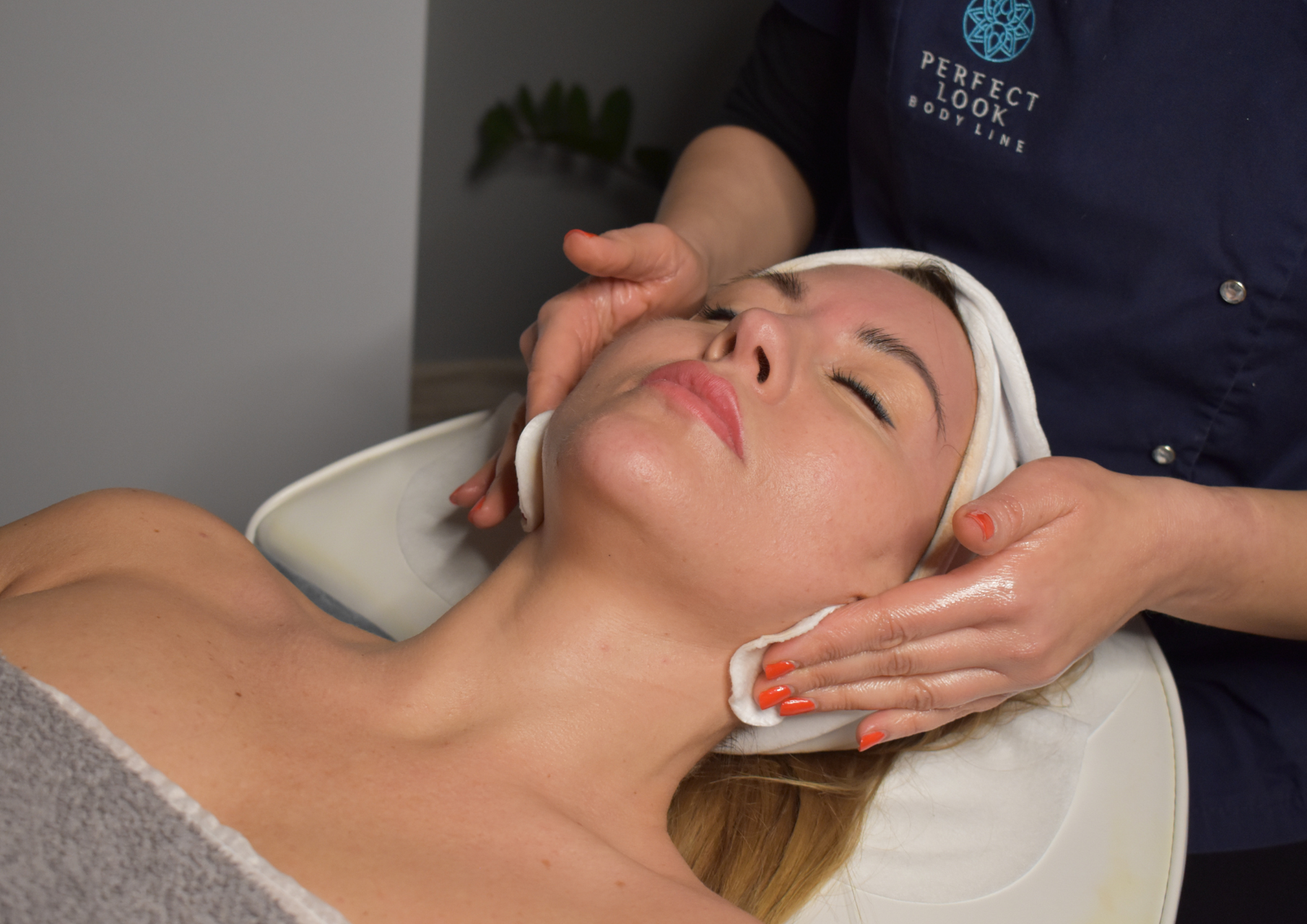 zabieg spa na twarz u kosmetyczki